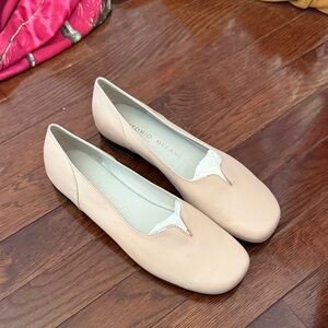 ANTONIO MELANI Women's Tan Flats